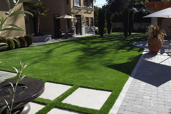 Benefits of Artificial Grass: Why Install Turf in Your Backyard | Detile